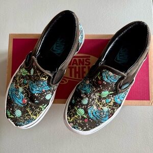 VANS - Classic Slip-On Shoe | Cosmic Glow Black/ True White | Kids Size 13